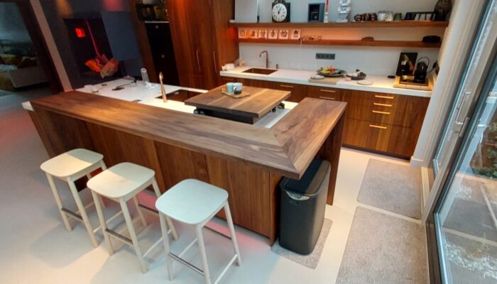 Noten bar eiland keuken